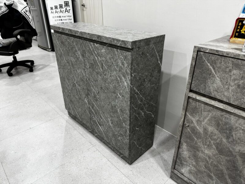 辦公室櫃體改色完工，與桌面同色系